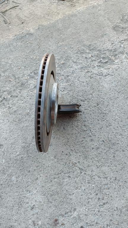 Тормозной диск передний со ступицей