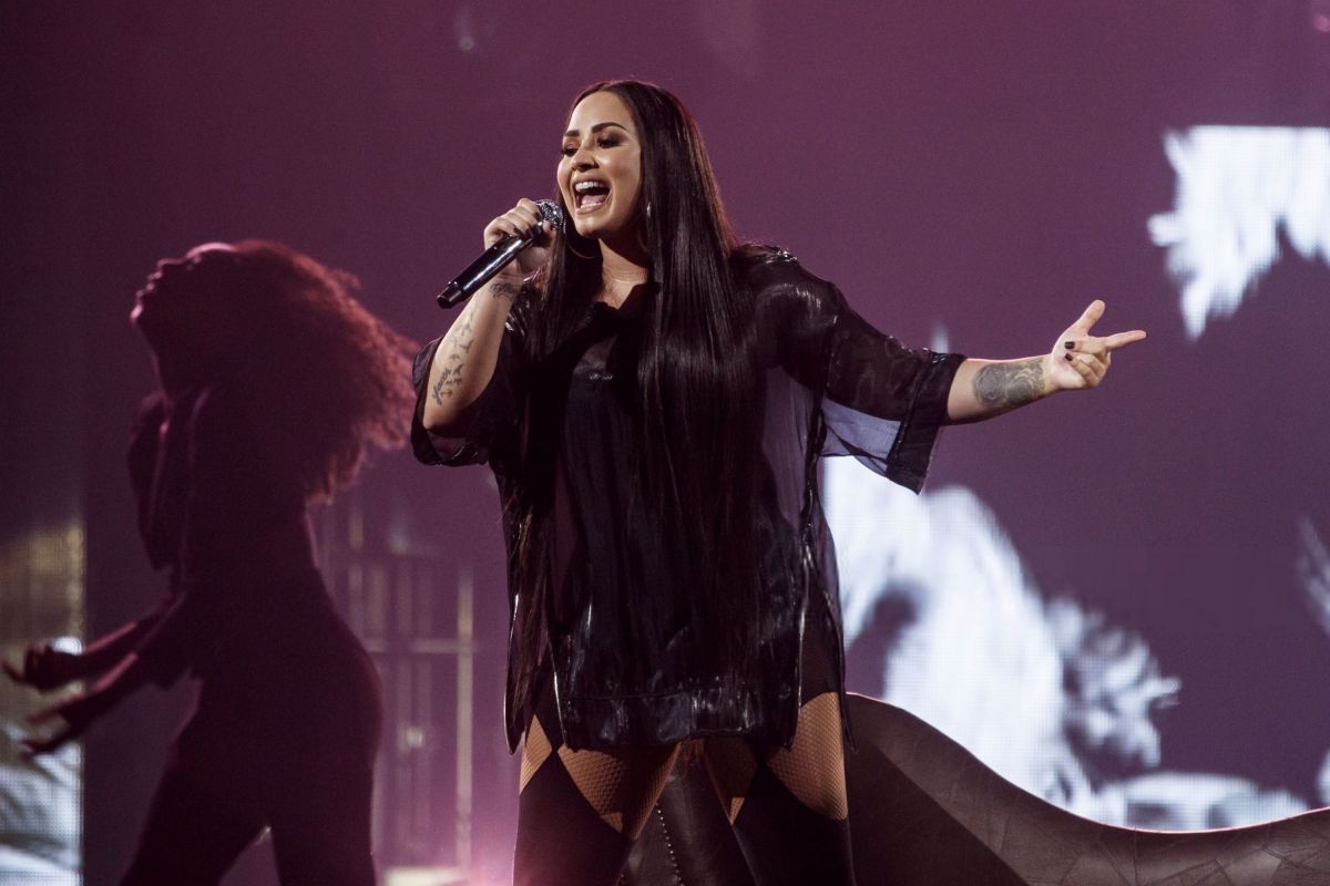 demi-lovato-performs-at-tell-me-you-love-me-tour-in-barcelona-06