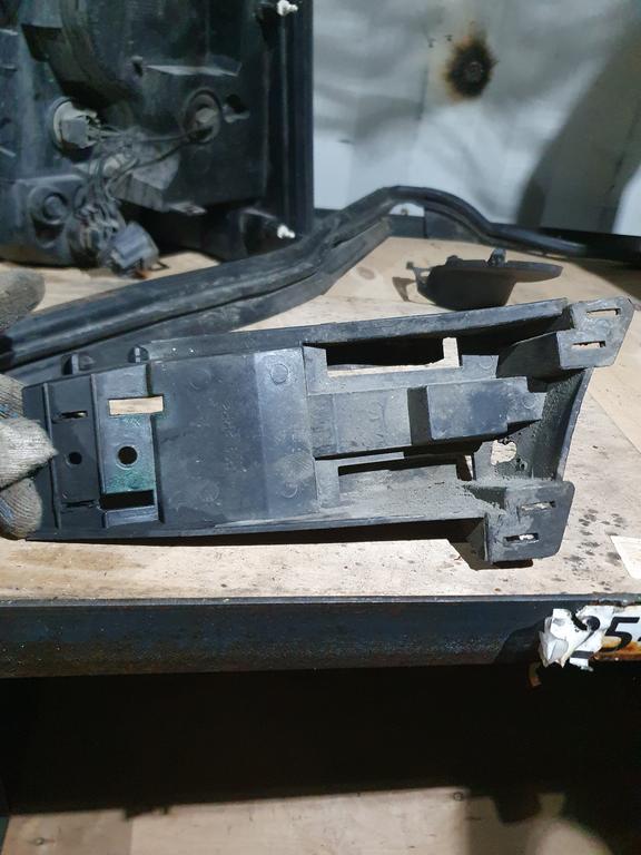 Кронштейн крепления переднего бампера правый