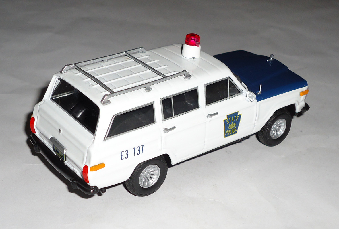 Jeep-Wagoneer Police1