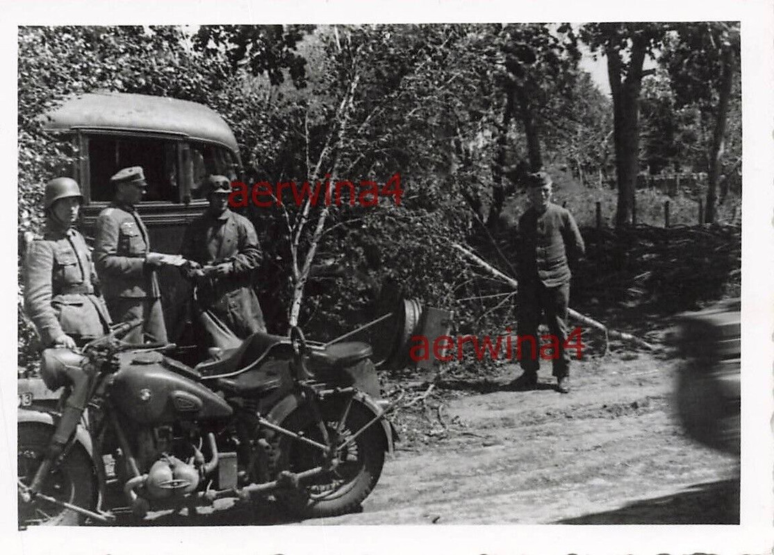 Deutsche Kradschützen mit Motorrad BMW R 75 Brjansk Russland Ostfront 1941
