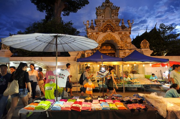 Thapae walking street