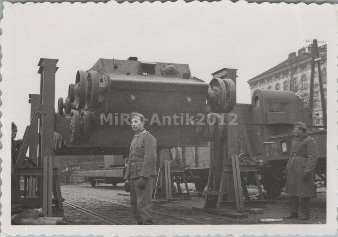 russische Panzer zerlegt für Messe in Wien