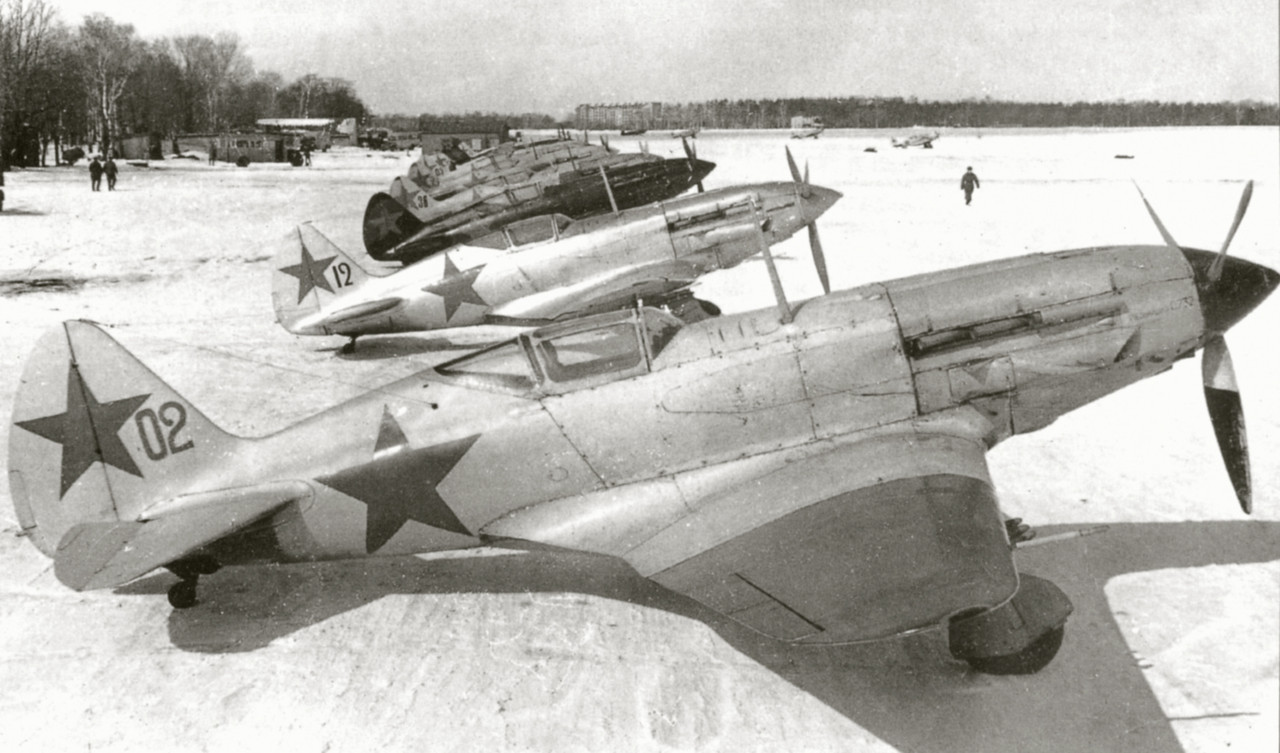 Mikoyan-Gurevich-MiG-3-12GvIAP-line-up-at-Vnukovo-Moscow-7th-Mar-1942-01