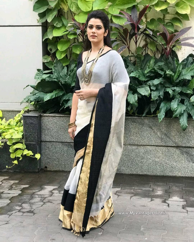 6-Marathi-Mulgi-Girija-Oak-Godbole-Photos-Wallpapers-in-Traditional-Look-My-Vantage-Point