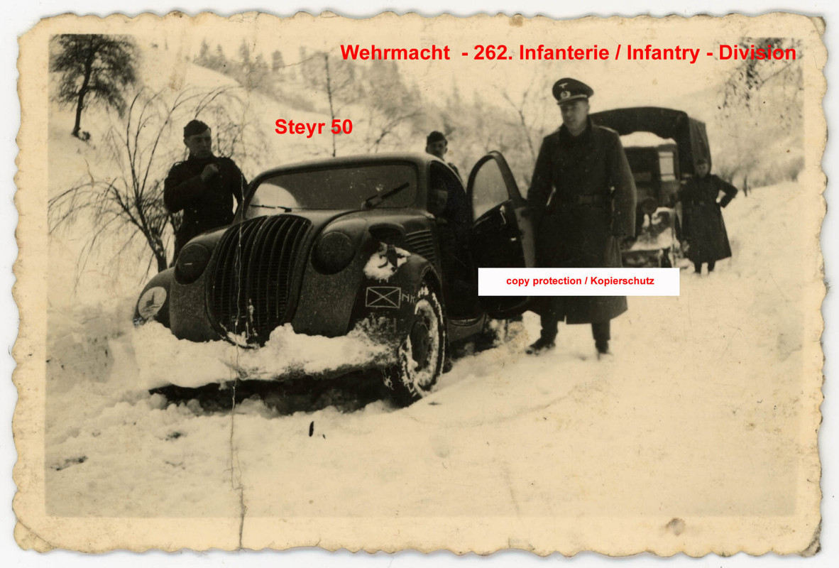 Foto Soldat,Steyr 50,Auto,Wehrmacht,262. ID,ww2 photo military car,unit emblem (1)