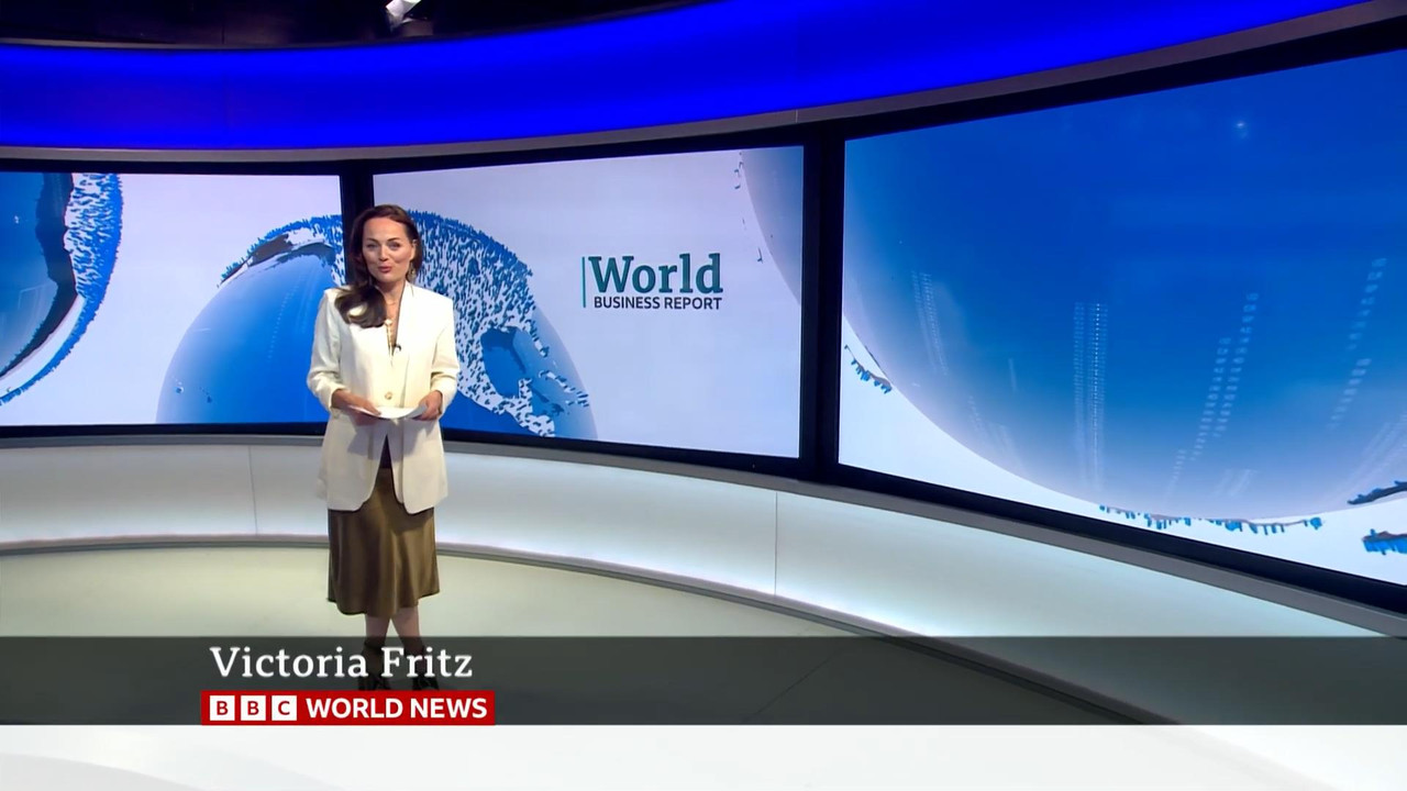 07.15 - 07.45.00 - World Business Report. The host presents and analy....ts_snapshot_05.58_[2022.07.