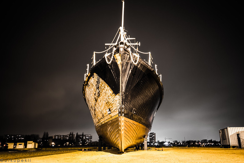 goldenboat.jpg