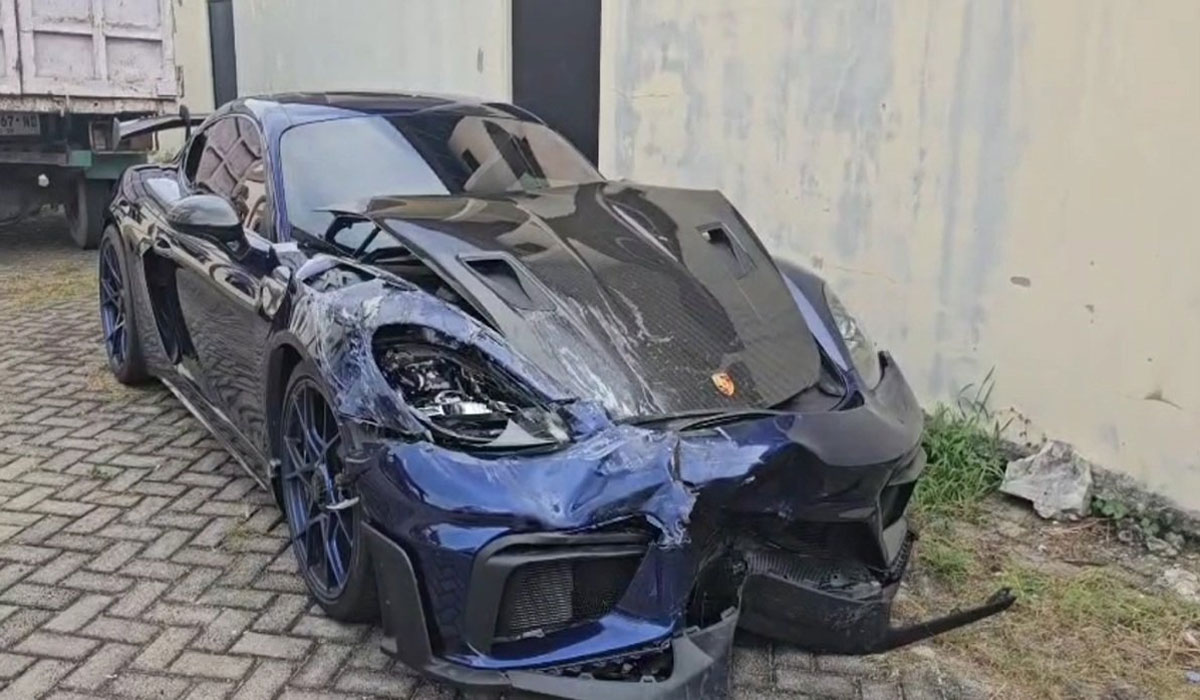 Kecelakaan Porsche Tabrak Toyota Rush, 7 Korban Luka Ini Kronologinya!