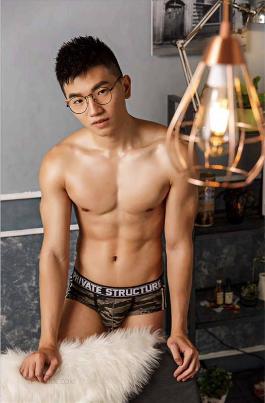 OGC Photography 12 - Chàng kính cận đẹp trai