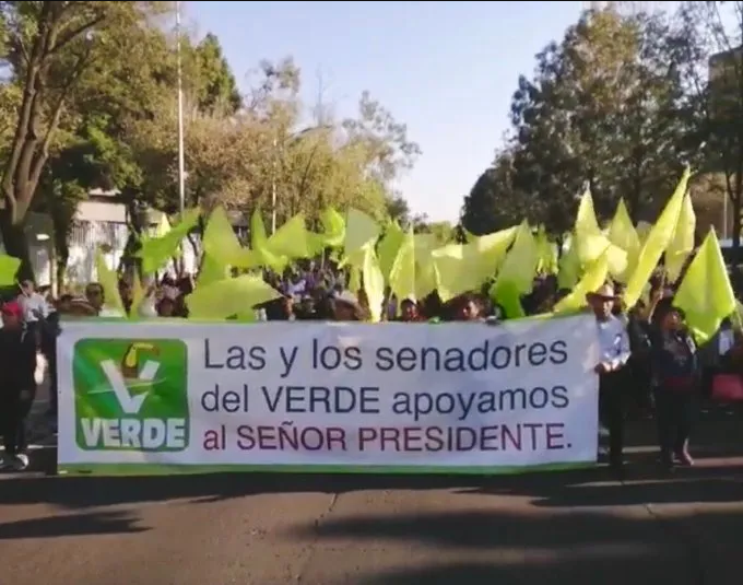 Partido Verde participa en la marcha de apoyo a AMLO
