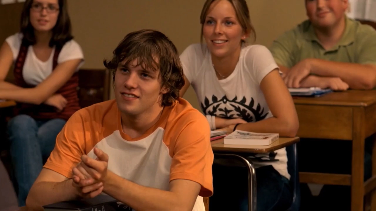American Sophomore 2012 WebRip [Hindi + Tamil + English] 480p 720p ESub Screenshot