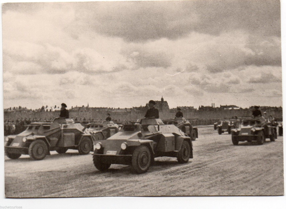 Parade kleiner Panzerspähwagen