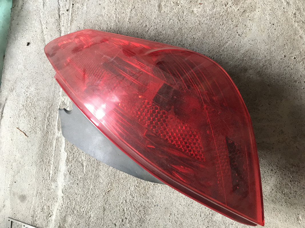 DB7AE4BA-18BD-411C-876A-073B44F7608D