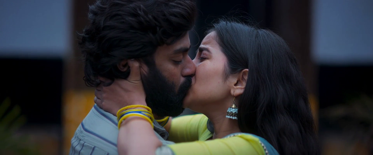 Komalee Prasad liplock video