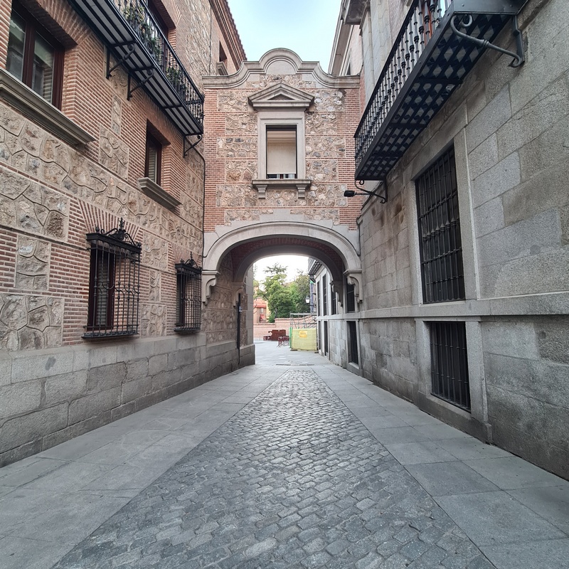 Plaza De La Villa Prolaz