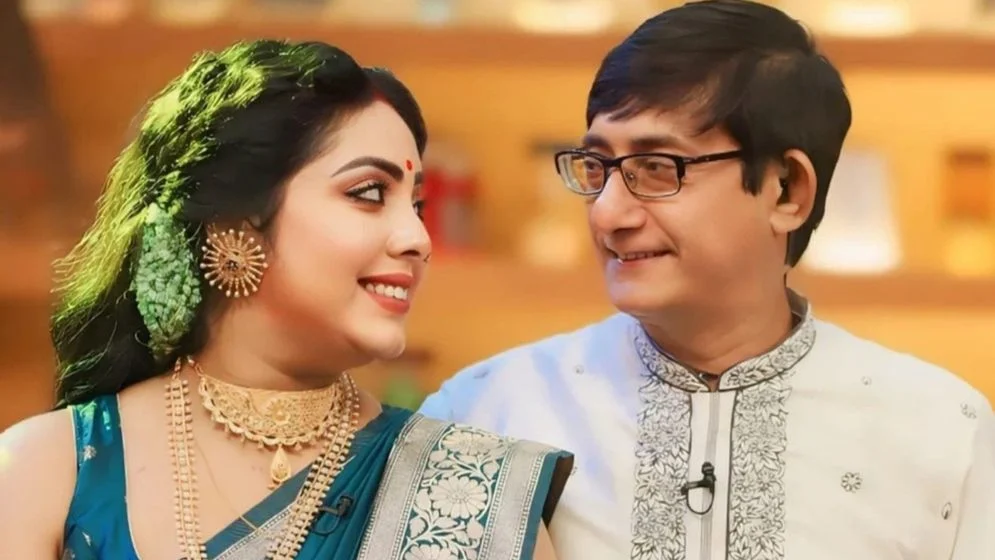 ঠোঁটে ঠোঁট রেখে ভালোবাসার অঙ্গীকার শ্রীময়ীর, কাঞ্চনকে নিয়ে কটাক্ষ নেটিজেনদের