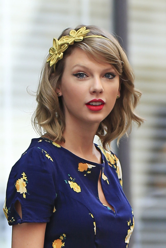 Taylor_Swift_apt_NYC_042214_02