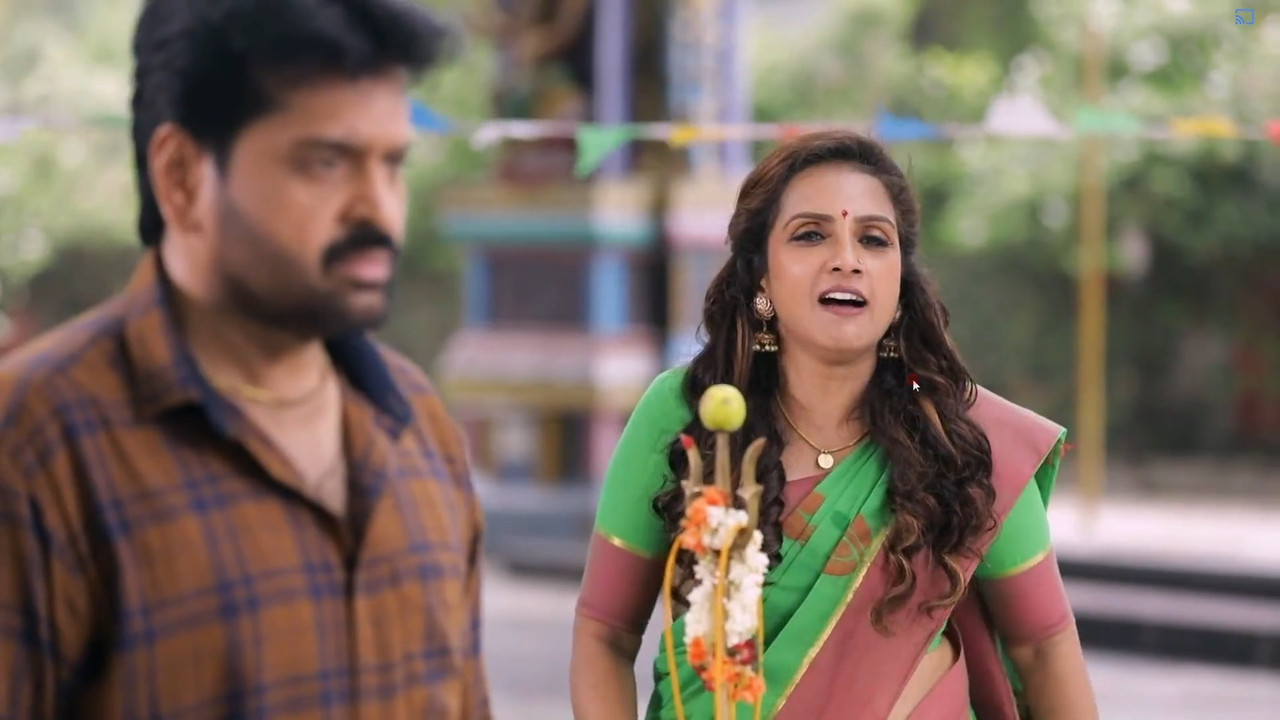 Ammuramachandran Big Deep Navel in saree.mkv_snapshot_00.05.015