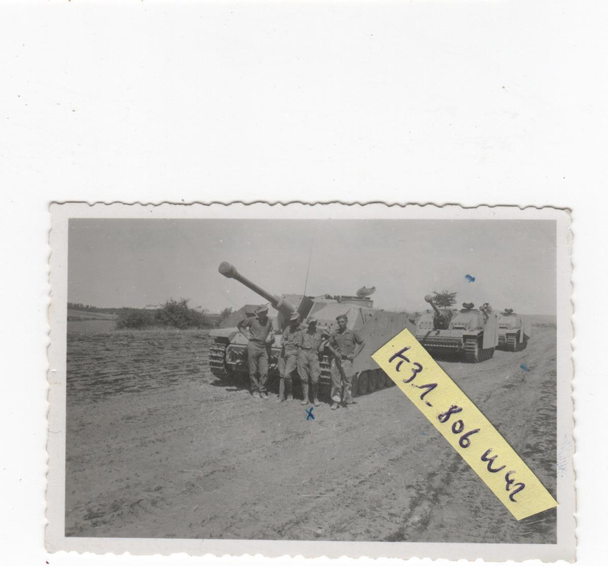 Sturmgeschütz mit Schürzen vor d. Kampf in VOLTU