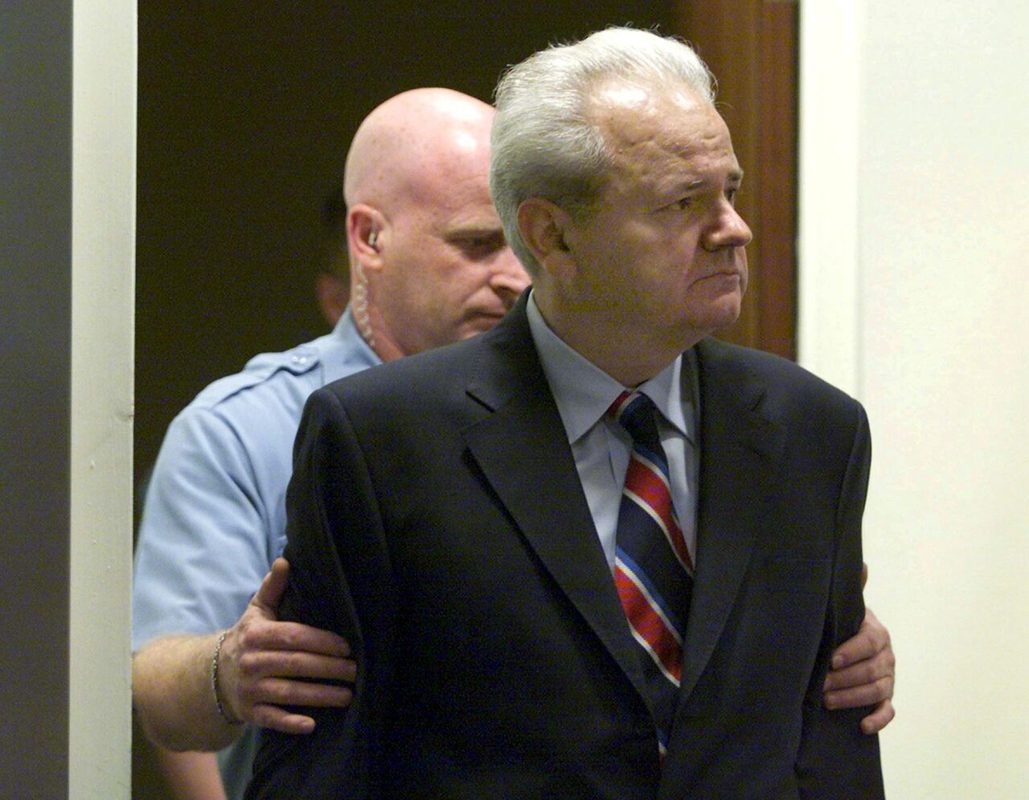 Tribunaal van Den Haag spreekt Slobodan Milosevic vrij voor oorlogsmisdaden in Bosnië, tien jaar te laat (artikel uit 2016)
