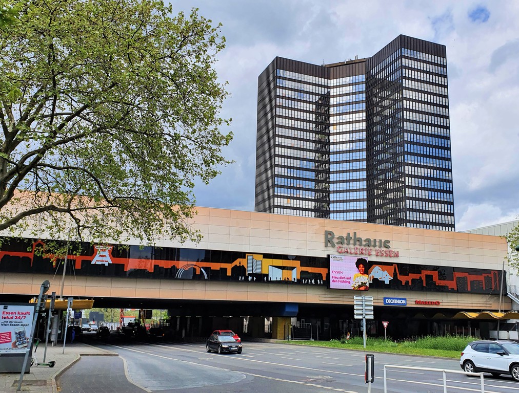 2021-05-21-essen-skyline-hh-rathaus-sch-tzenbahn-1.jpg