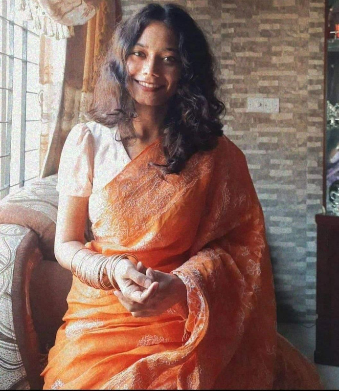 photo 6213046995899845704 y