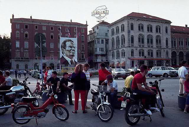 945772_420147198092739_2071572117_n