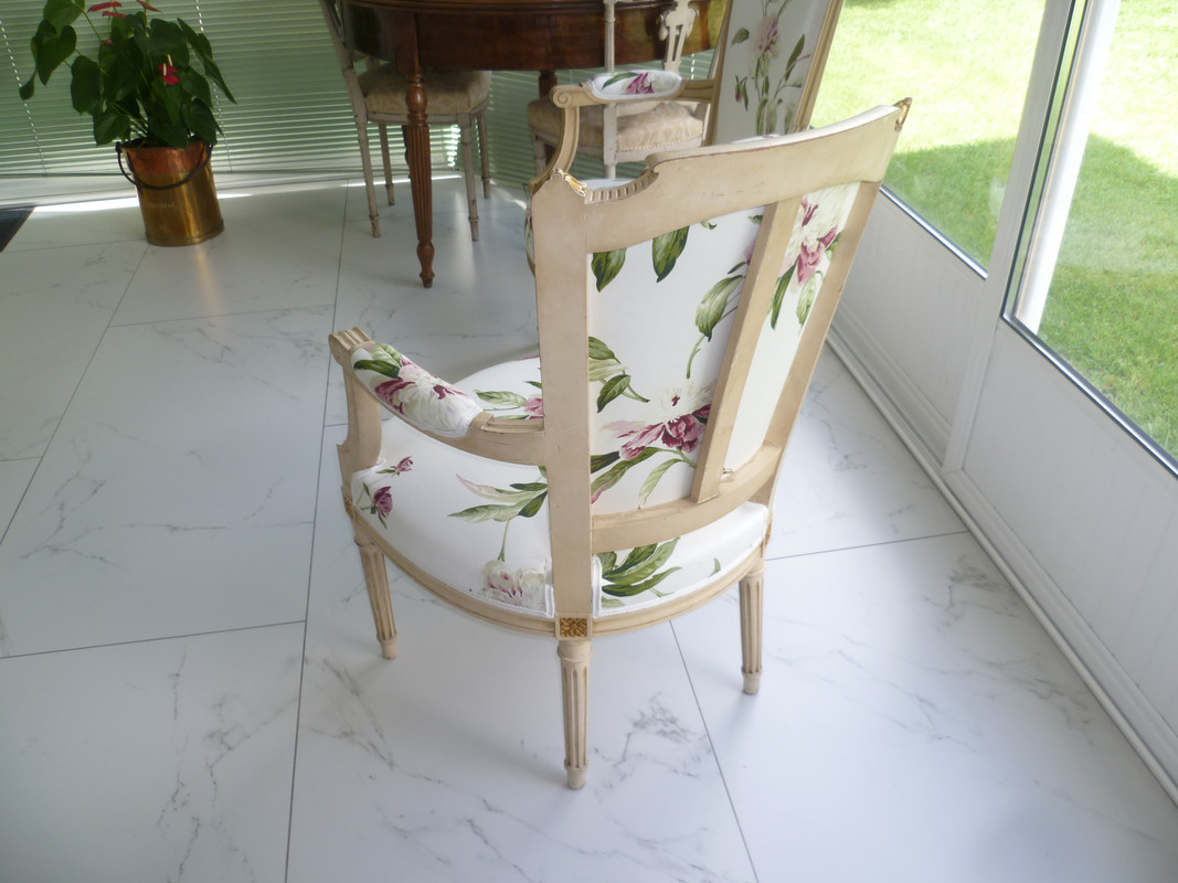 Chaise rénovée de tapissier décorateur
