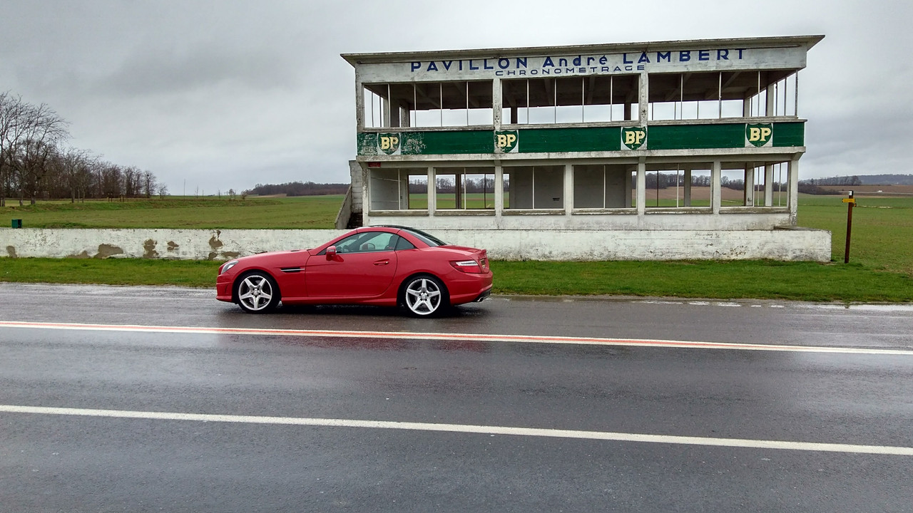 SLK-circuit-Reims-Gueux-Pits.jpg