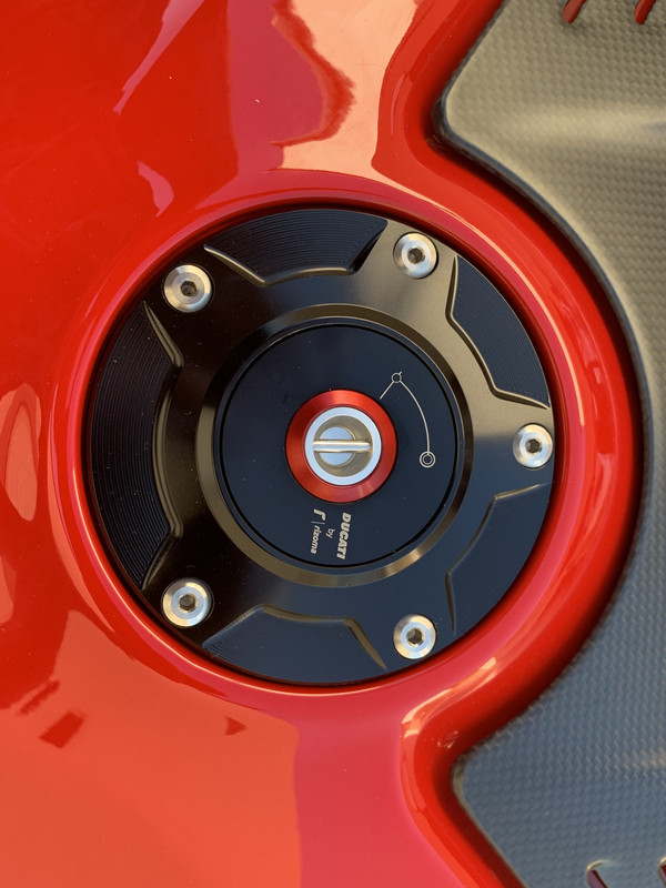 EF065FD6-7EB8-471D-995C-8E36BA573970