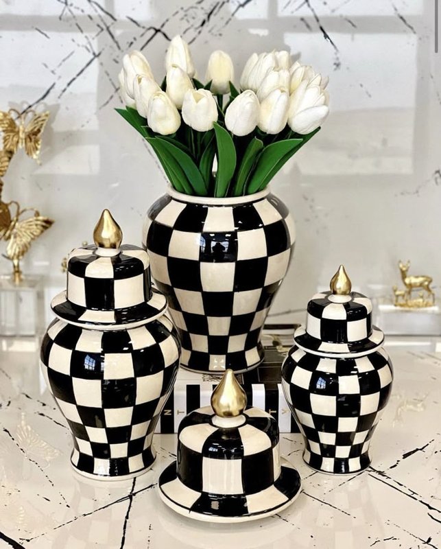 B-W-vases.jpg