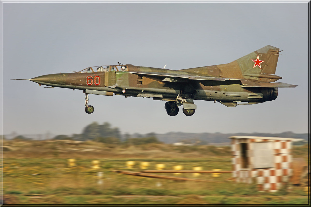 296 IAP Mig-23UB 60 Red_0904120 (3b)