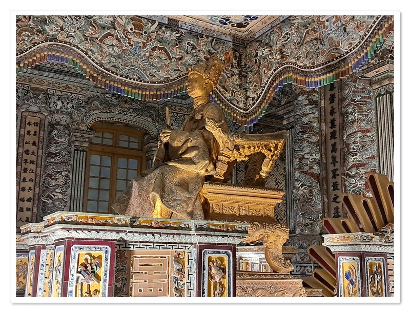 Hue, tumbas imperiales. Autobús nocturno a Tam Coc. - De la bahía de Halong a los templos de Angkor (8)