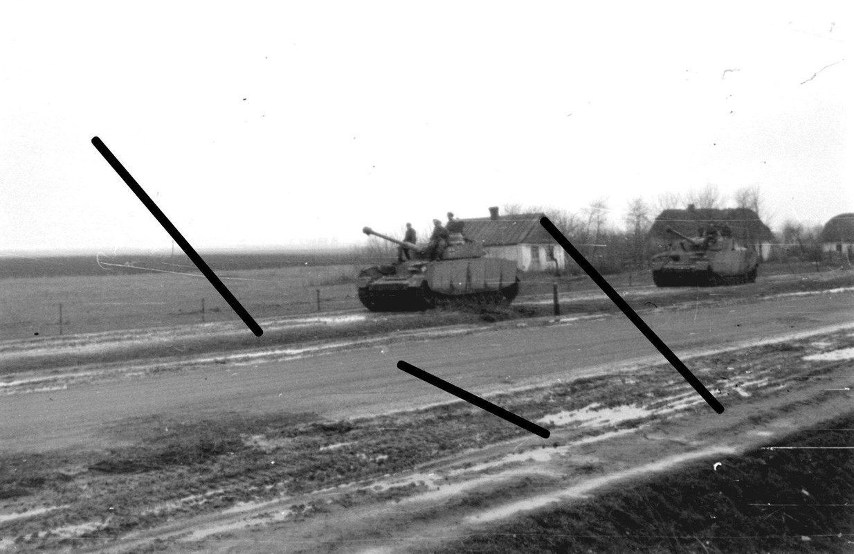 Rußland Deutsche Panzer in Fahrt Panzerkampfwagen Zimmerit