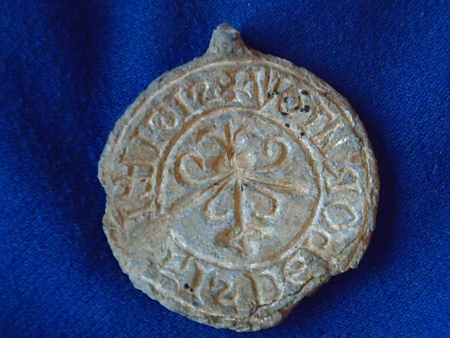 lead pendant 008