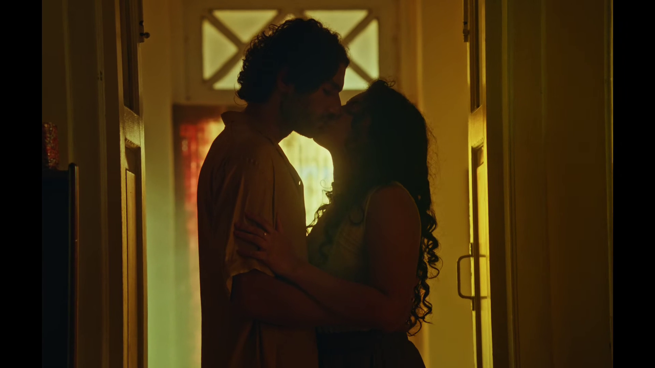 [Image: vlcsnap-2025-12-21-22h12m13s162.png]