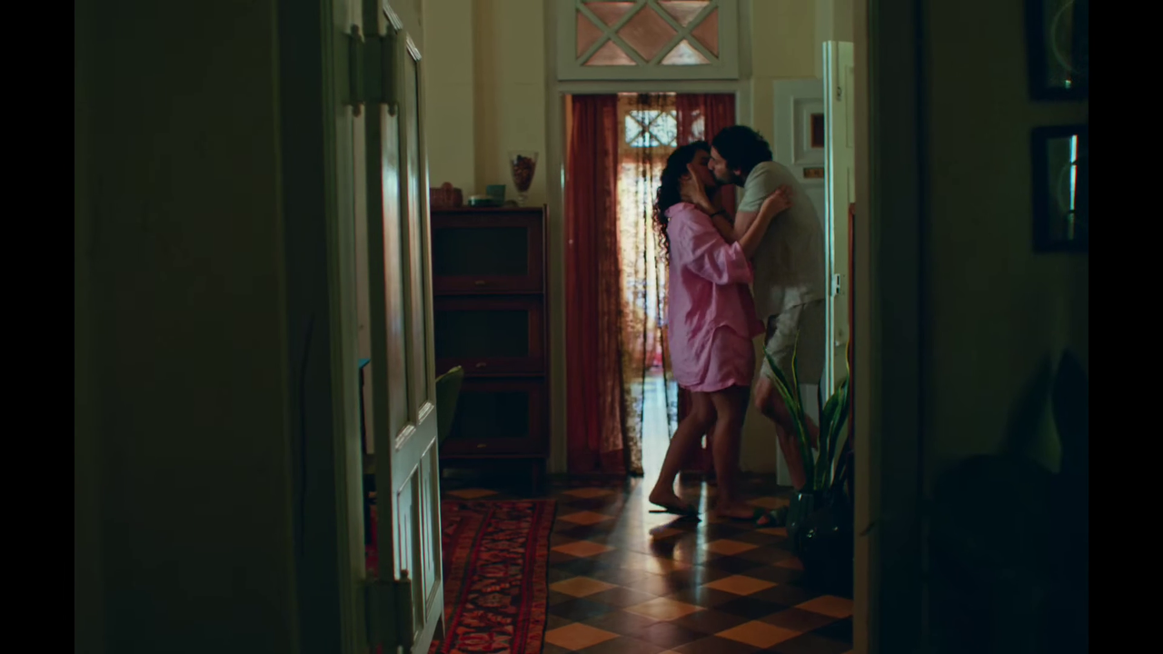 [Image: vlcsnap-2025-12-21-22h12m19s211.png]