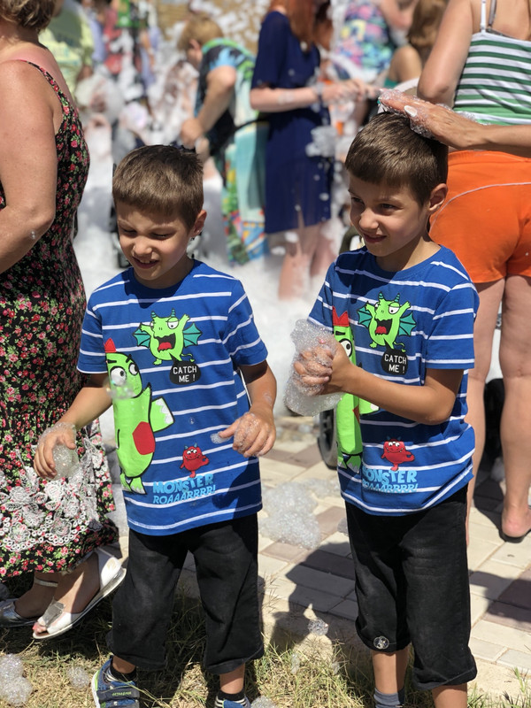 ECBA00C8-5E56-49FB-A0AC-58DA23BF9881