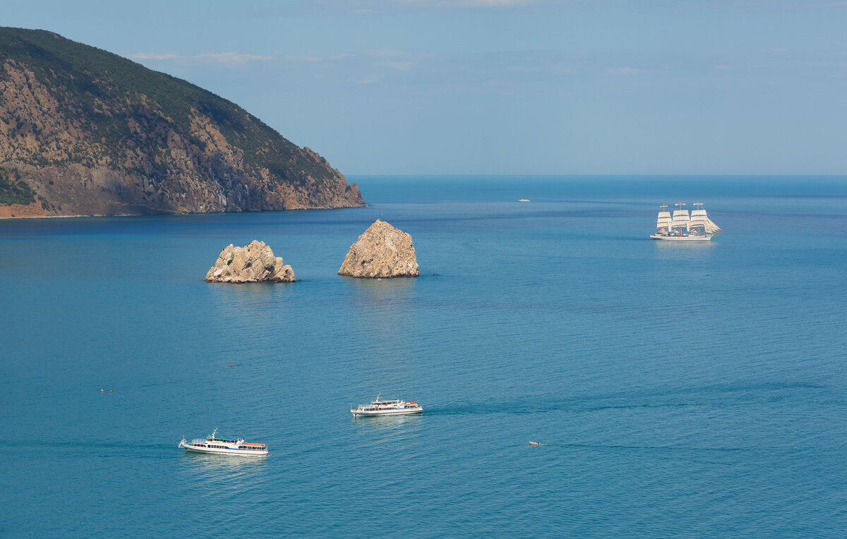 7451941 Скалы Адалары загадочные стражи Ялтинского побережья