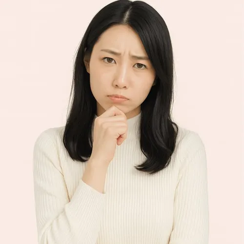 肌をケアする様子のイメージ。脱毛効果には個人差があることを想起させる写真