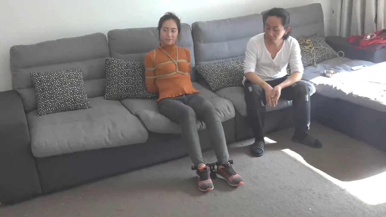 灰鸟原创 定拍大学生面试绳模纪实.mp4_20210602_130918.876