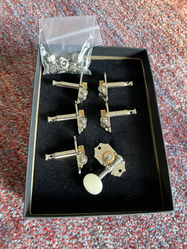 8D8493DC-2C75-47C6-9B83-1B02332D1334