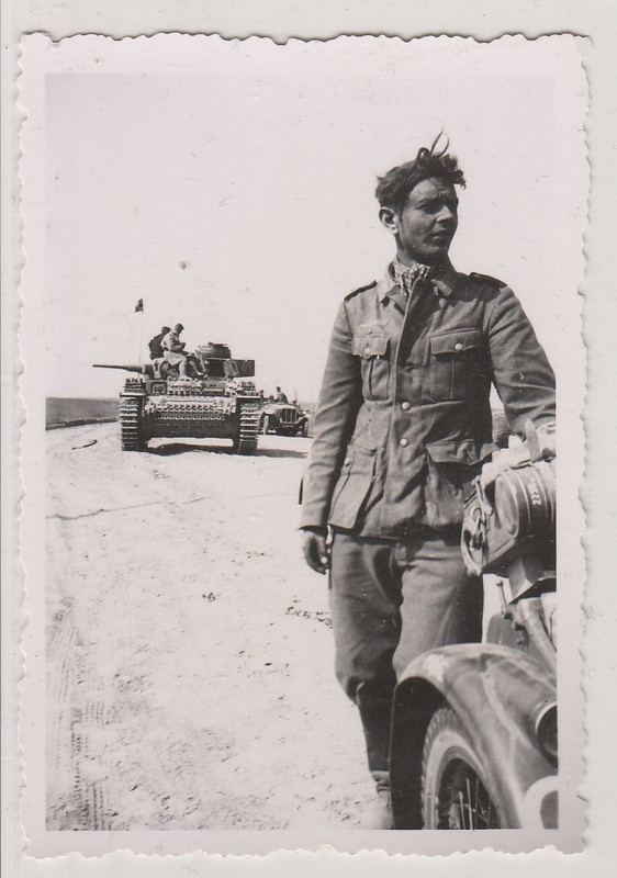 Original Foto-2.Weltkrieg-Soldaten m.Panzern-Rüc