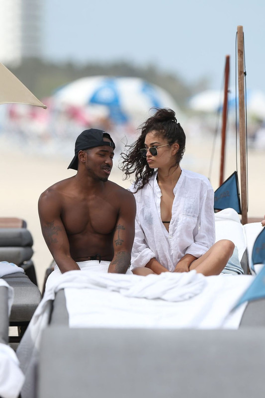 Shanina-Shaik-UpskirtSTARS.com (30)