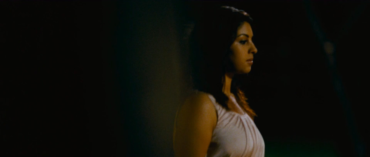 Mayakkam Enna (2011) Tamil - UnTouched True HD 1080p AVC x264 - 6.8GB.00_00_02_12.Still075