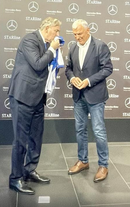 4352FA55-E93E-4DF1-B09C-E2B706685159