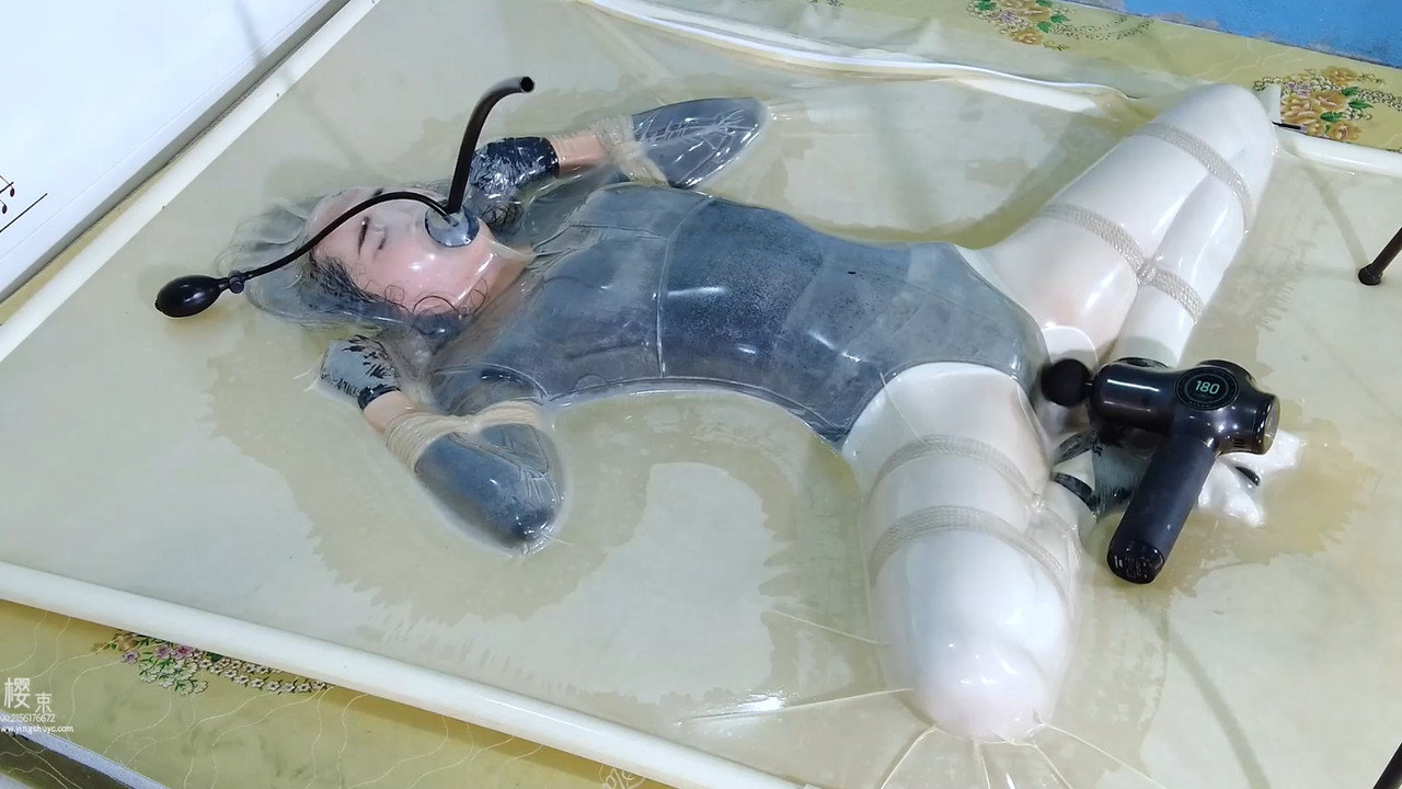 樱束原创 首尝透明乳胶真空床.mp4_20220616_131631.909