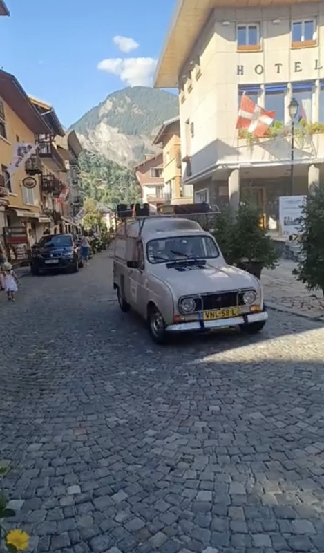 2D7C4AC8-5169-43D2-806D-5D59649A99F6