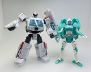 Takara-Tomy-Paradron-Medic-Ratchet-Lifeline-01